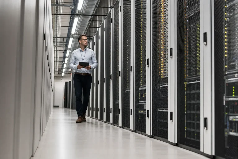 Mistral AI satser på industrien: Ny plattform og egne datasentre skal utfordre OpenAI